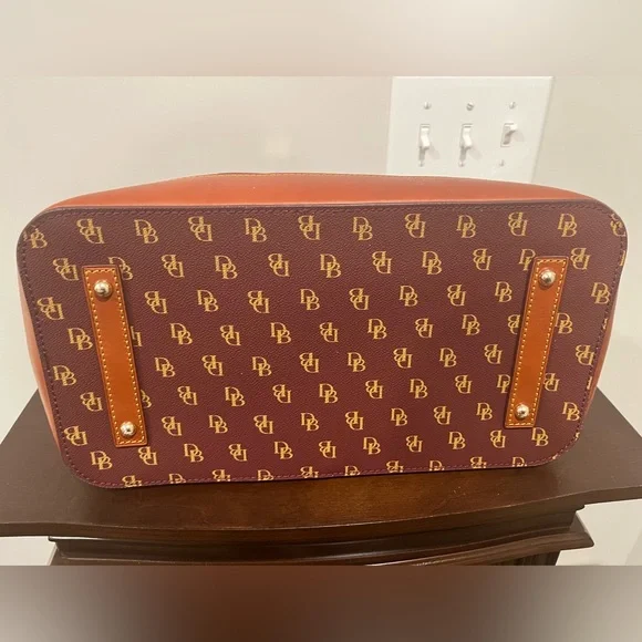⭐️ Authentic Dooney and Bourke Gretta Perry Satchel ⭐️ - Picture 8 of 9
